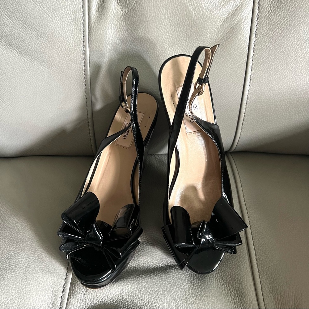 Valentino Garavani Black Patent Leather Slingback Wedge Sandals Sz 37 US 7 Bow - Picture 13 of 16